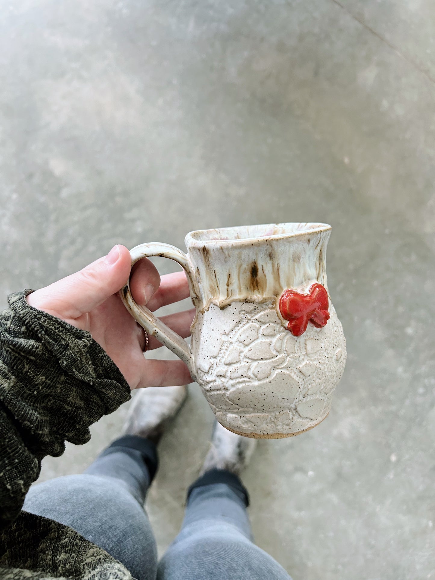Medium mug with red bow | Elise