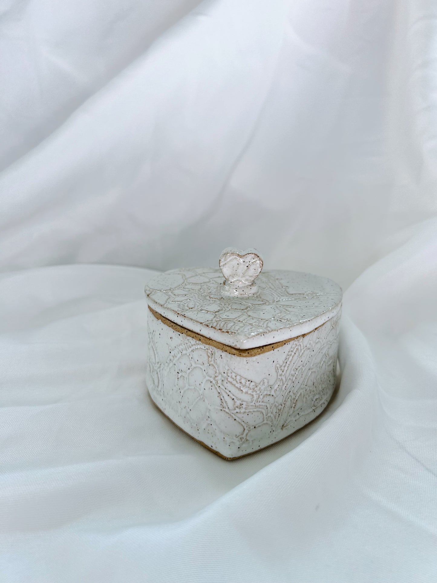 Heart trinket box | white