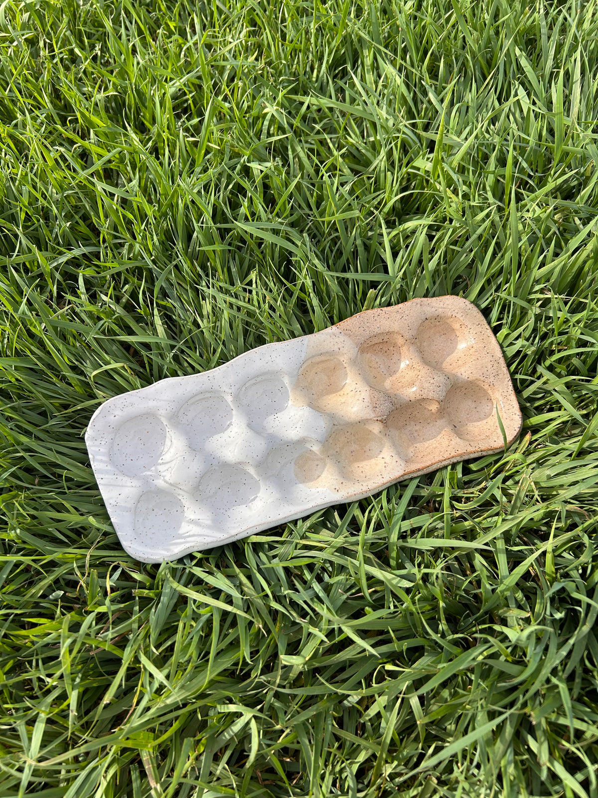 Simple egg tray
