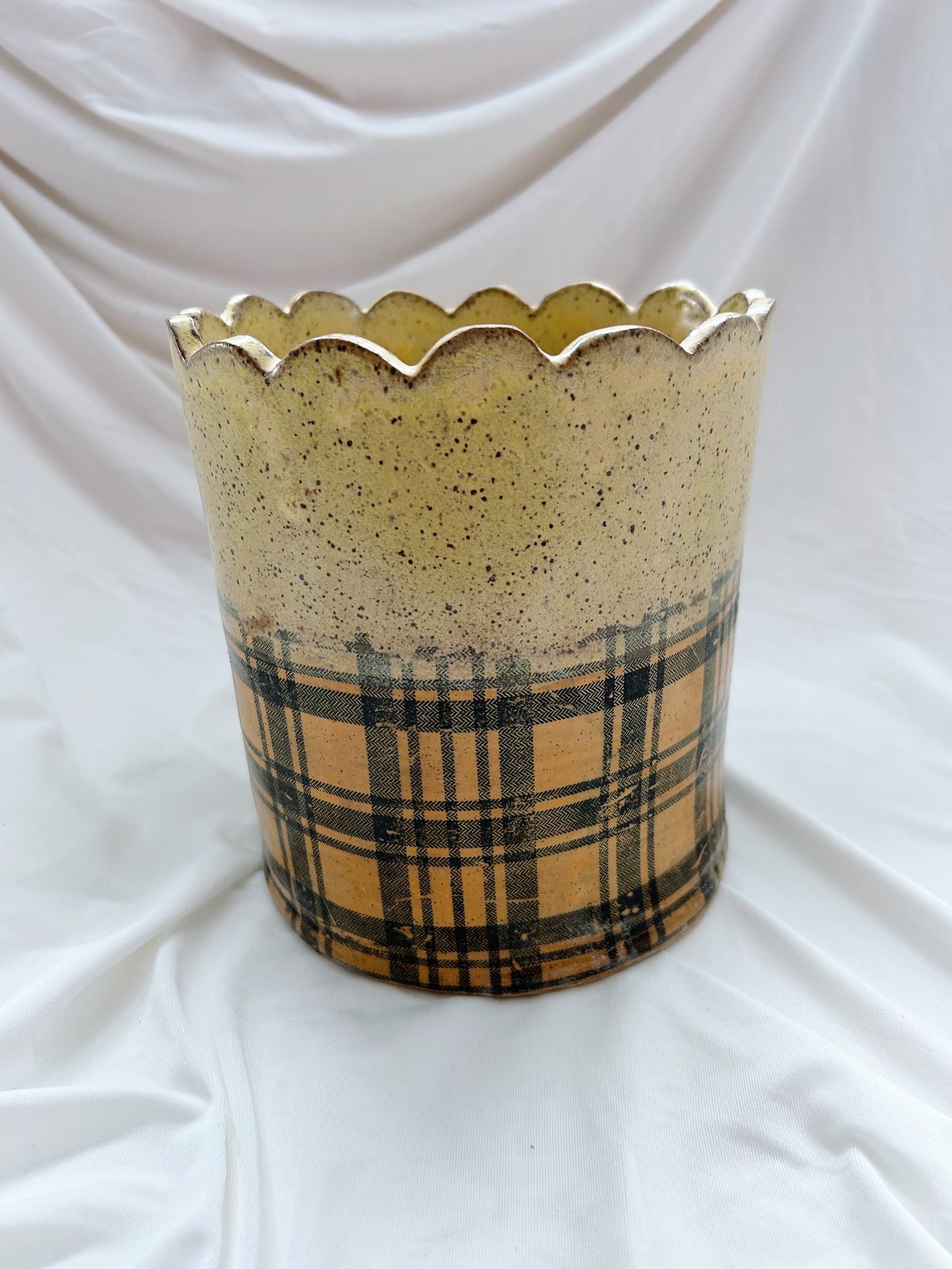 Plaid scalloped utensil holder