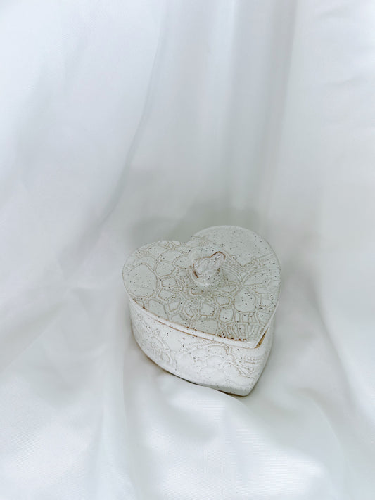 Heart trinket box | white