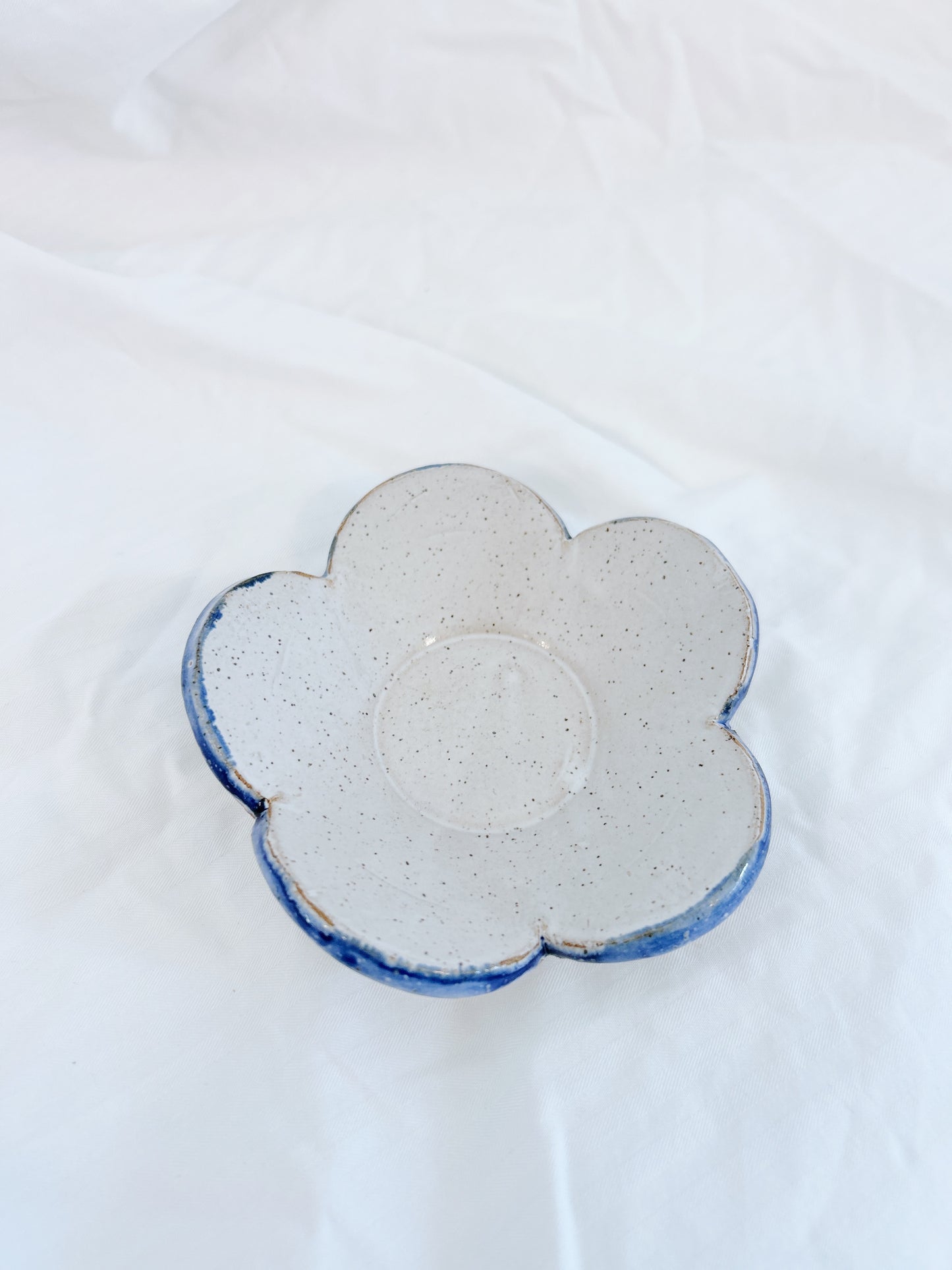 Indigo flower dish