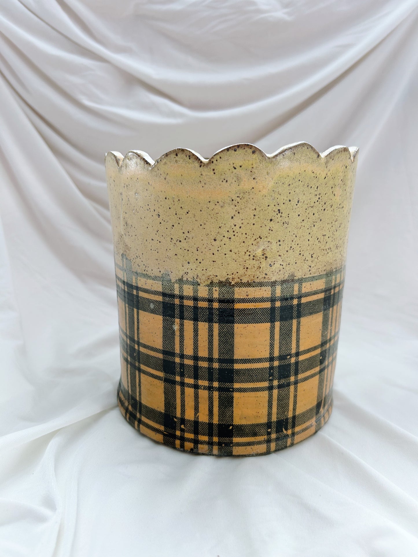 Plaid scalloped utensil holder