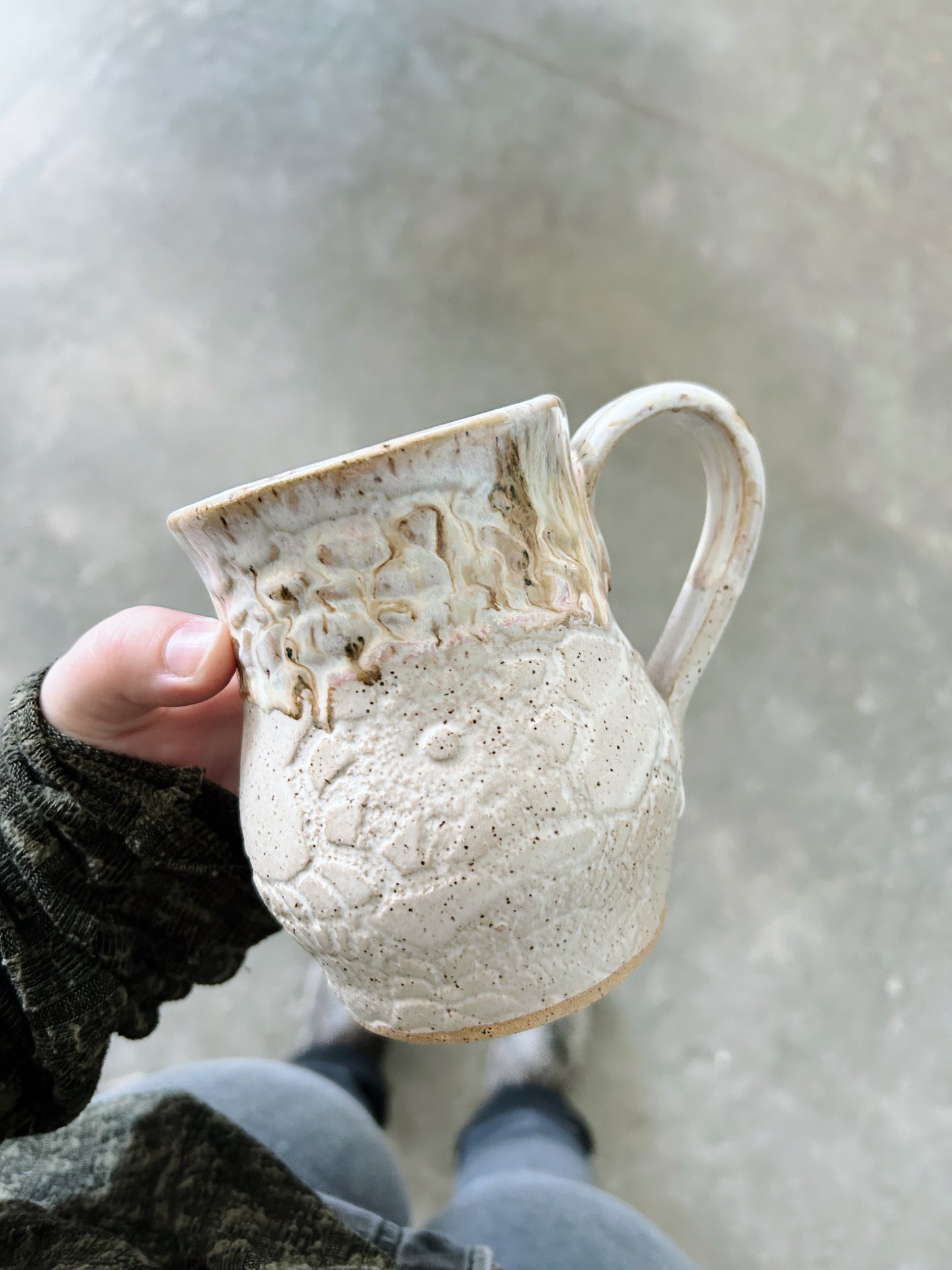 Medium mug with red bow | Elise