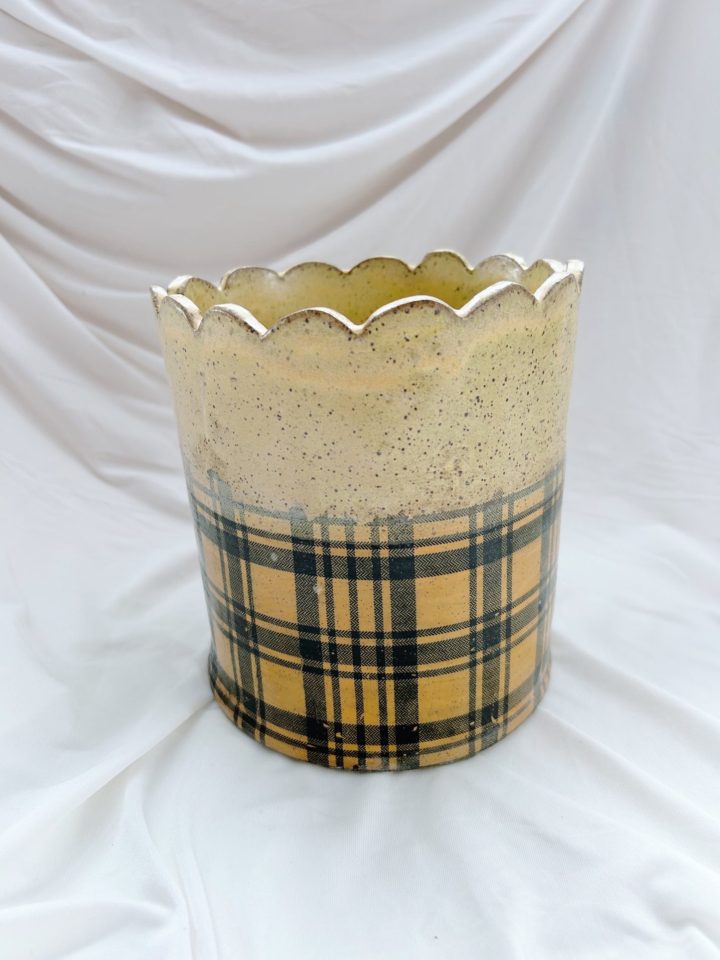 Plaid scalloped utensil holder
