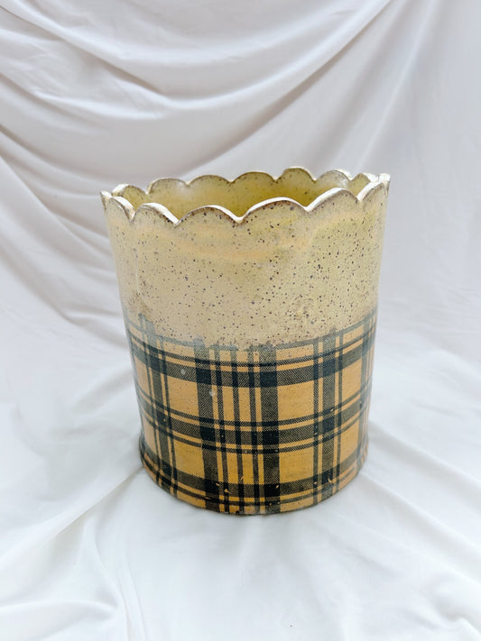 Plaid scalloped utensil holder