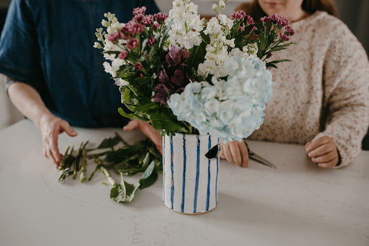 Indigo utensil holder