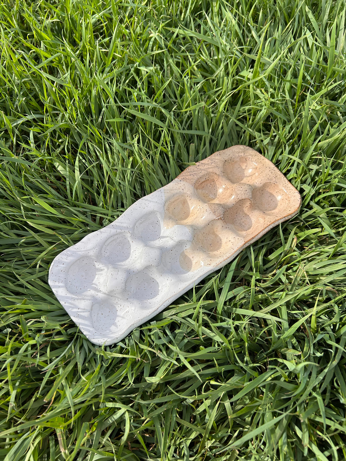 Simple egg tray