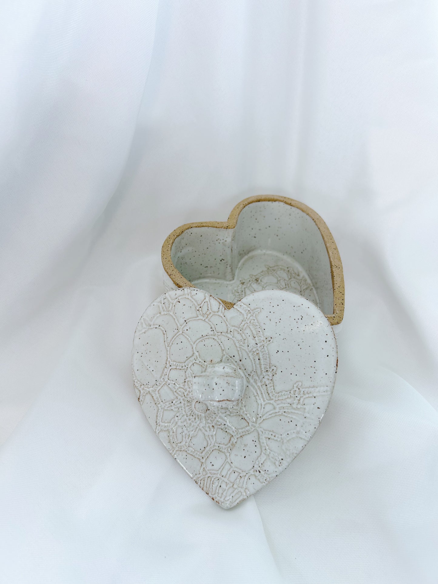Heart trinket box | white
