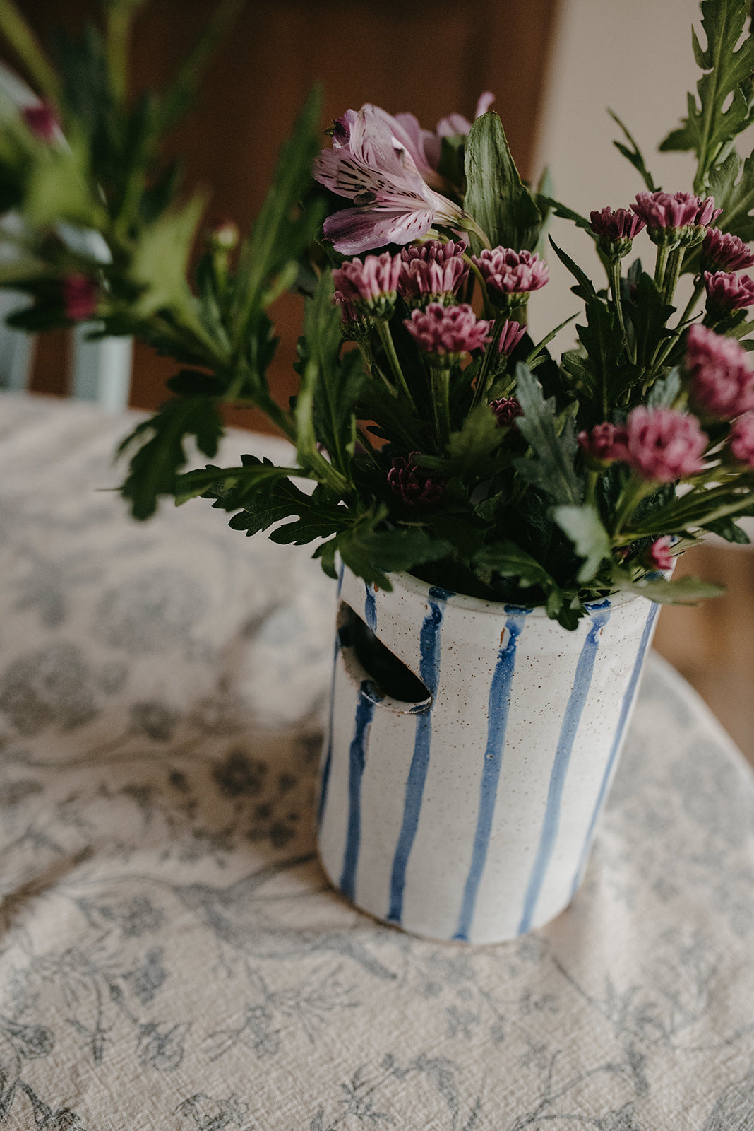 Indigo utensil holder