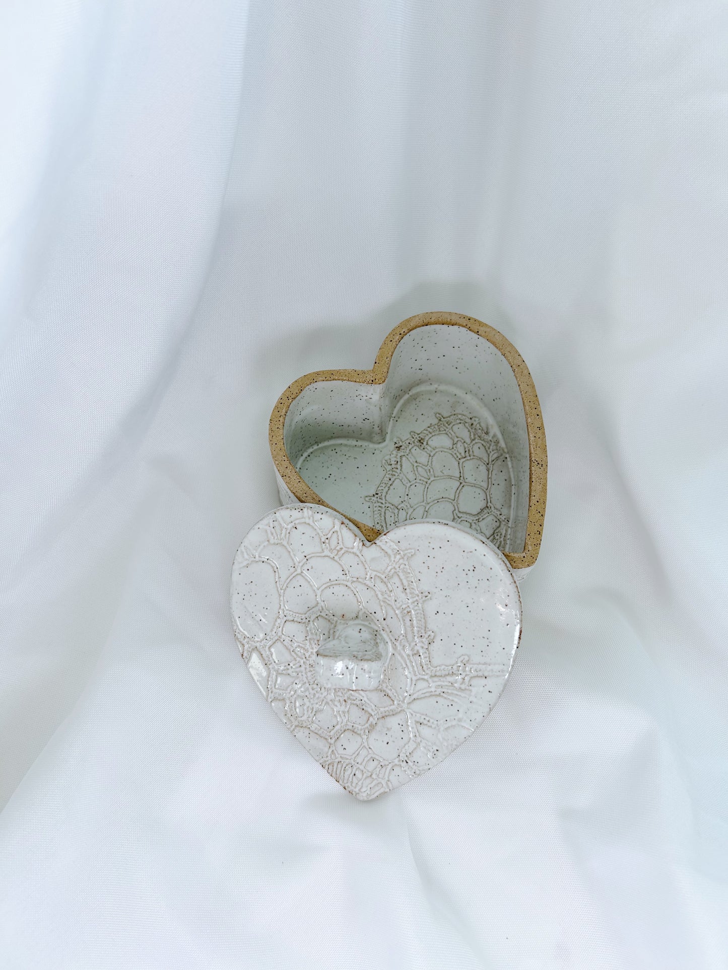 Heart trinket box | white