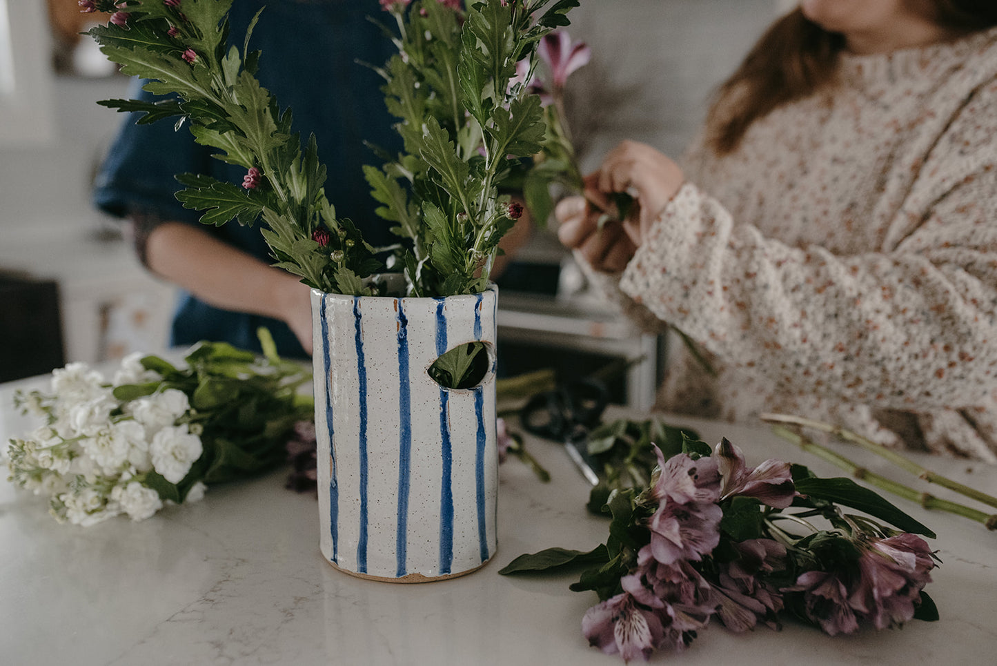 Indigo utensil holder