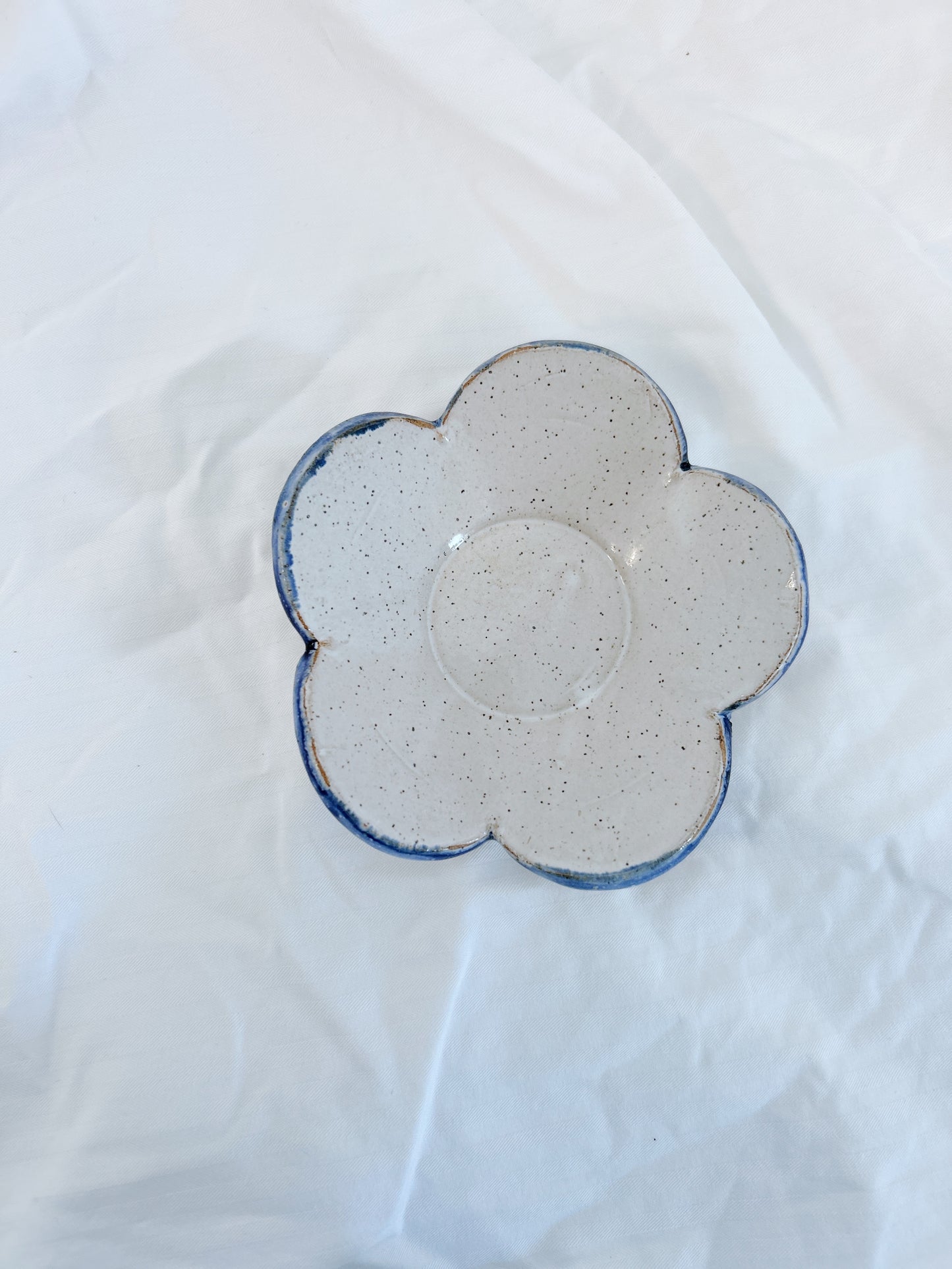 Indigo flower dish